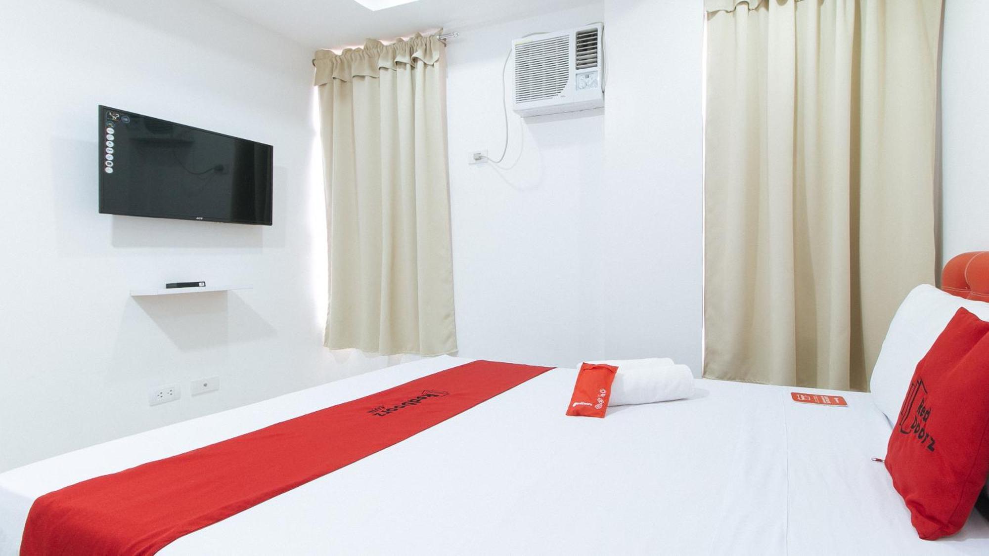 Reddoorz At Dbuilders Rooms Bangkal Makati Makati City Exterior photo